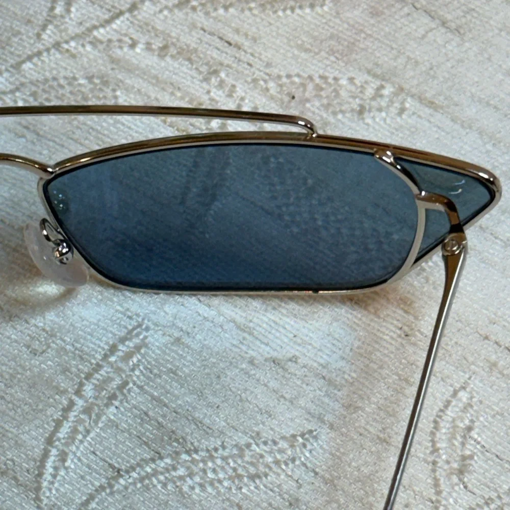 Vtg. Prada Y2K Narrow Blue Cat-Eye Sunglasses Silver Frame Authenticated SPR64U - Picture 7 of 14
